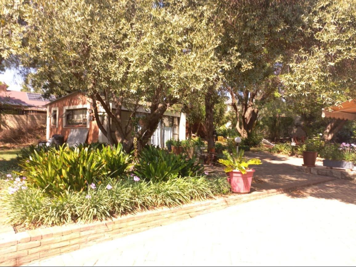Anri Guesthouse Bloemfontein Eksteriør billede